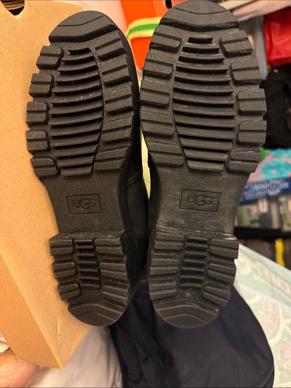Ugg - Picture 5 of 7